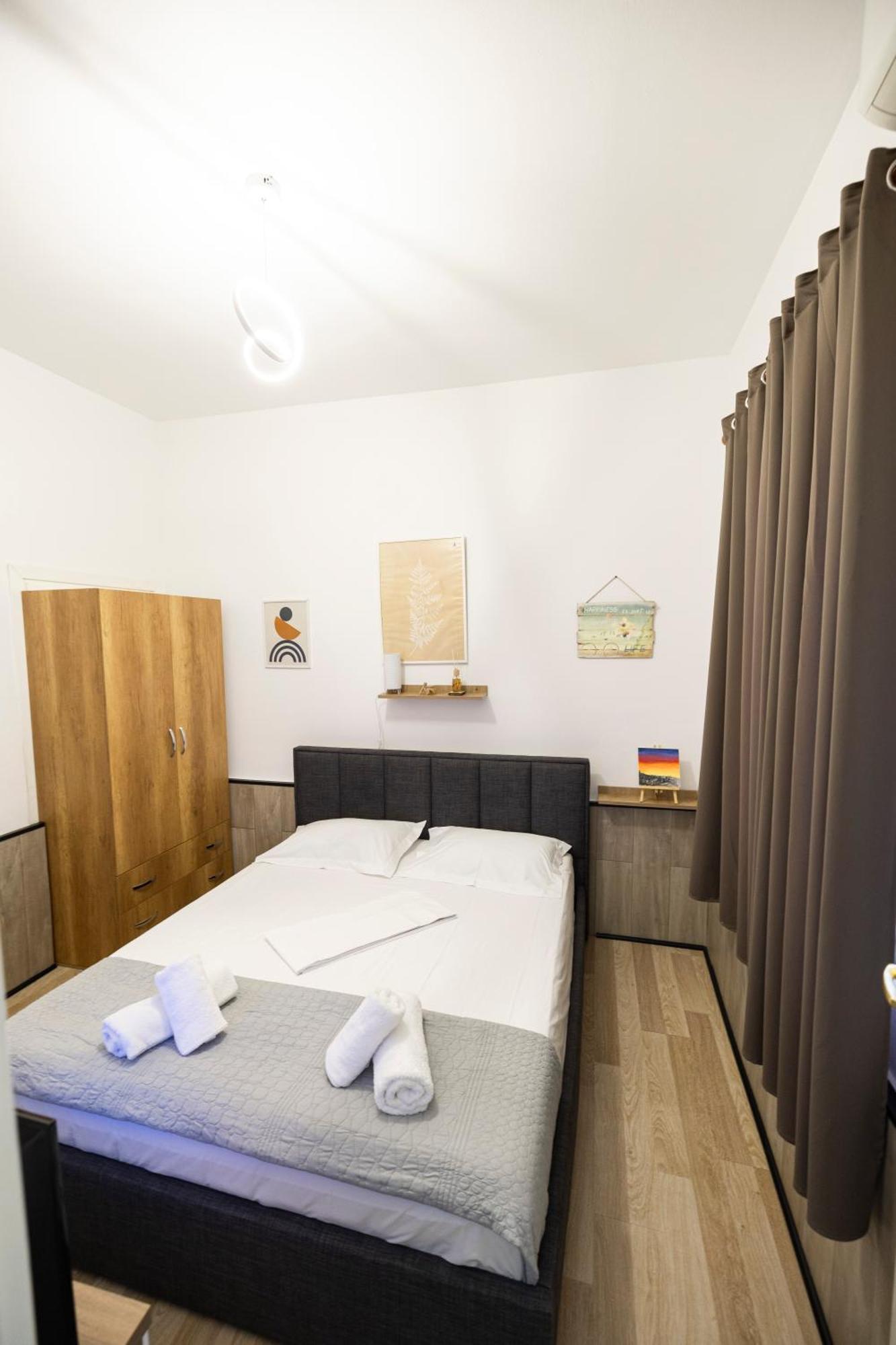 Tiny Cute Studio Near The City Center - 5 Min Walk Тирана Екстер'єр фото