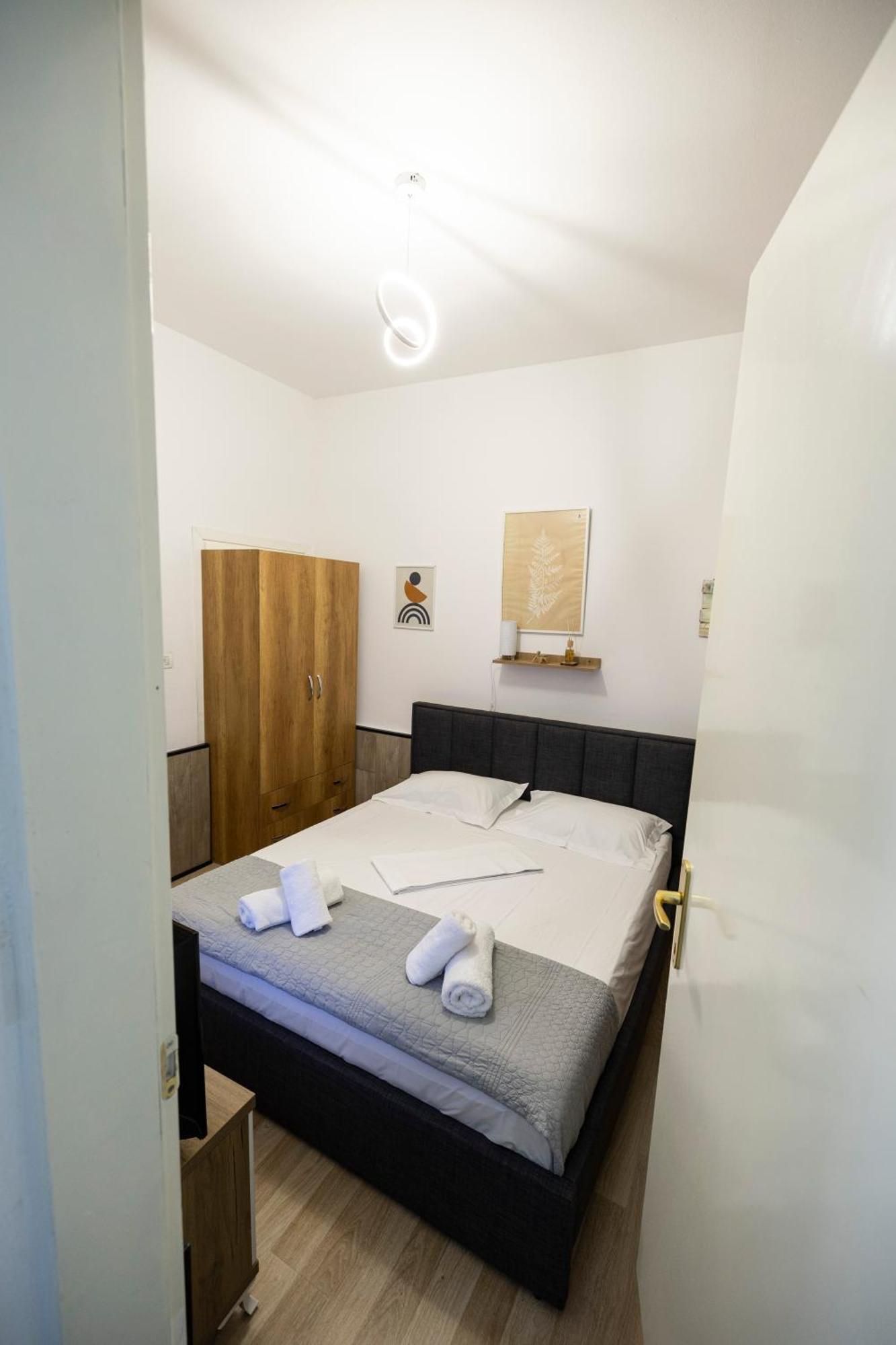 Tiny Cute Studio Near The City Center - 5 Min Walk Тирана Екстер'єр фото