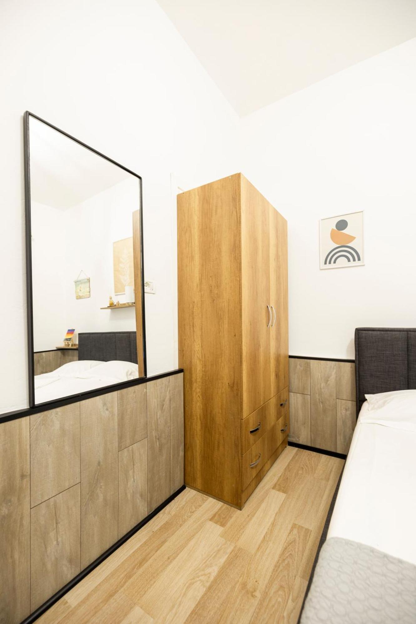 Tiny Cute Studio Near The City Center - 5 Min Walk Тирана Екстер'єр фото