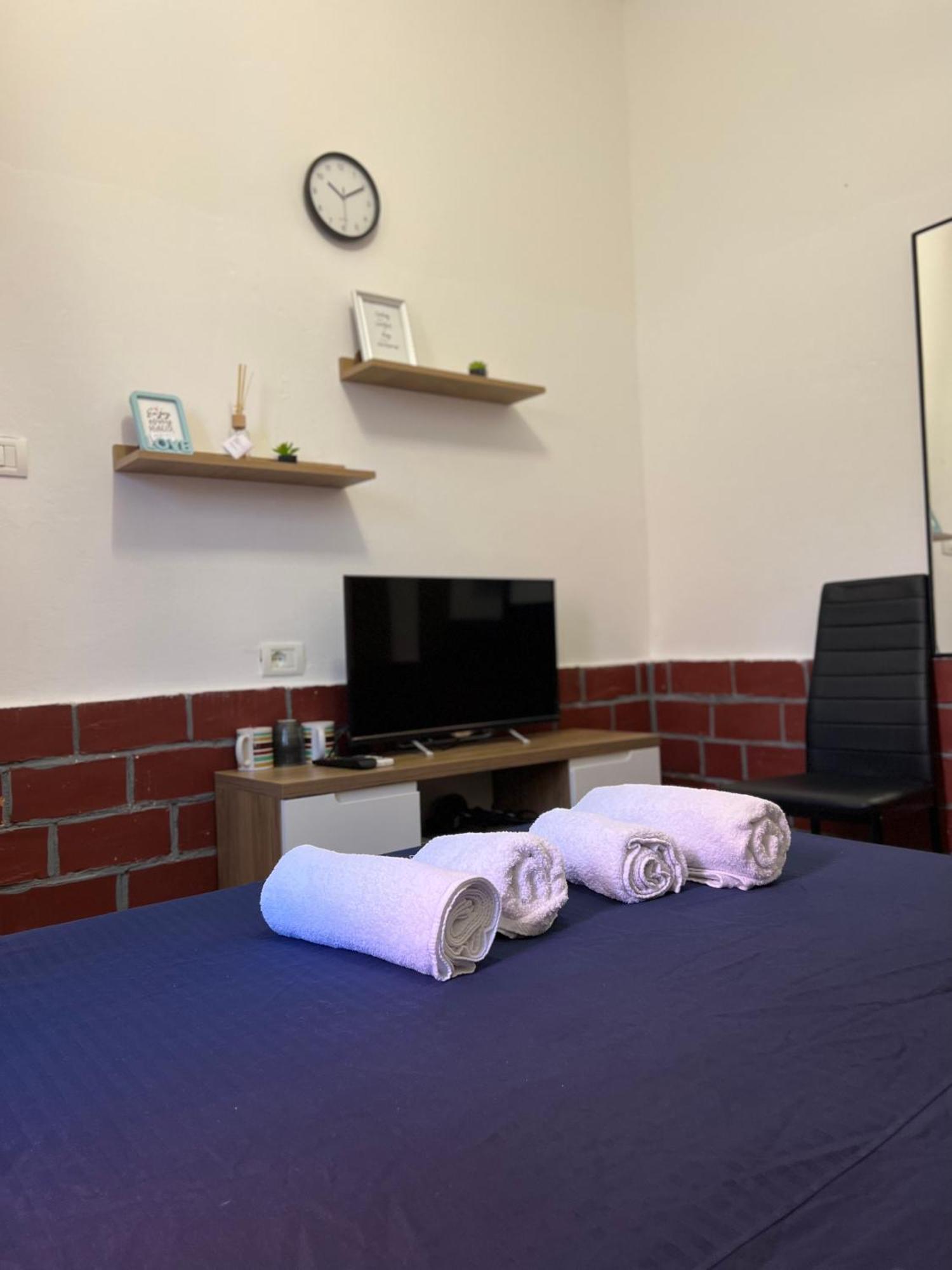 Tiny Cute Studio Near The City Center - 5 Min Walk Тирана Номер фото